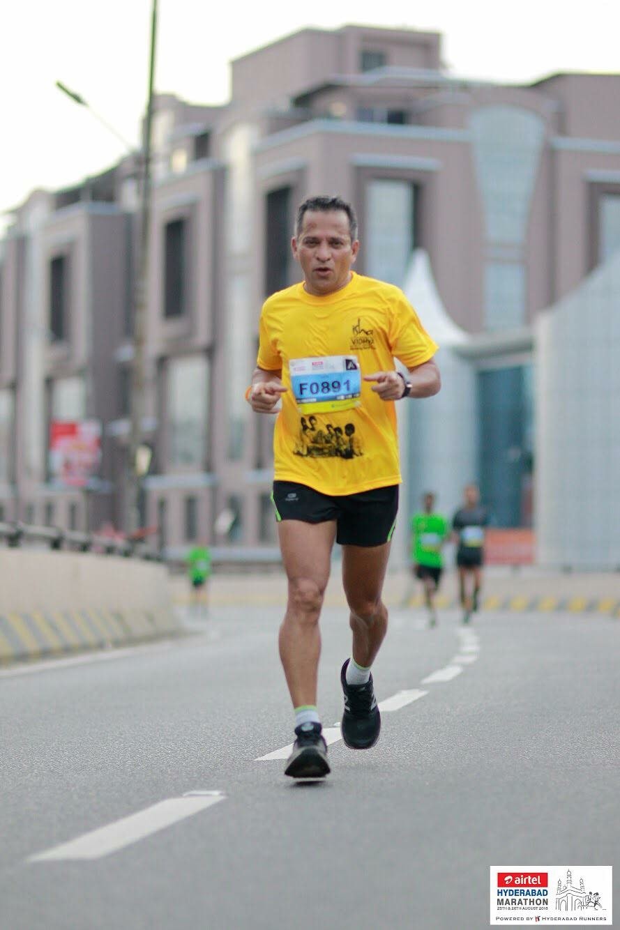 Satish Gujaran racing at Airtel Hyderabad Marathon